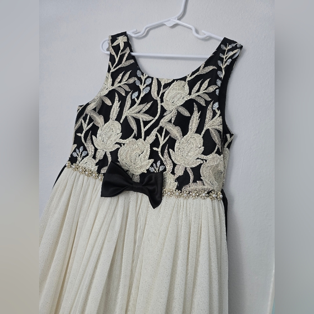 Elegant Black and White Kids Dress Size 12 - Picture 3 of 11